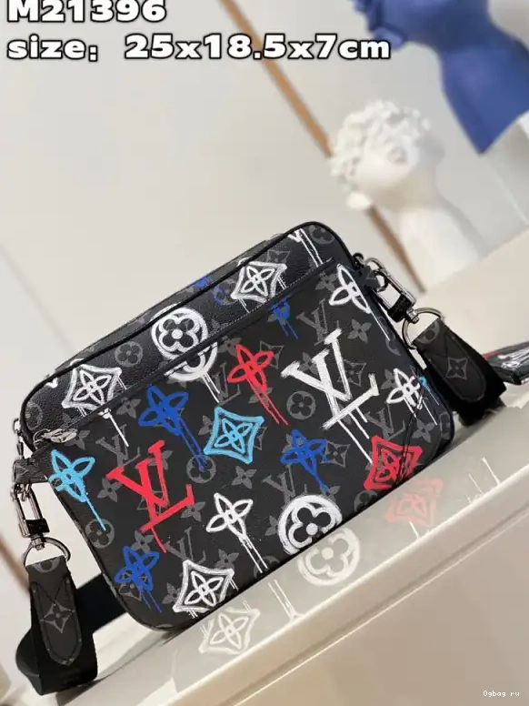 VUITTON TRIO MESSENGER LOUIS 0626